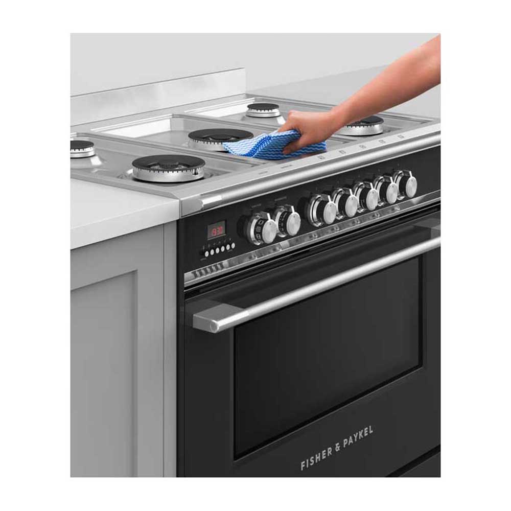 Fisher and Paykel OR90SCG4B1 90cm Dual Fuel Freestanding Cooker, Front right view